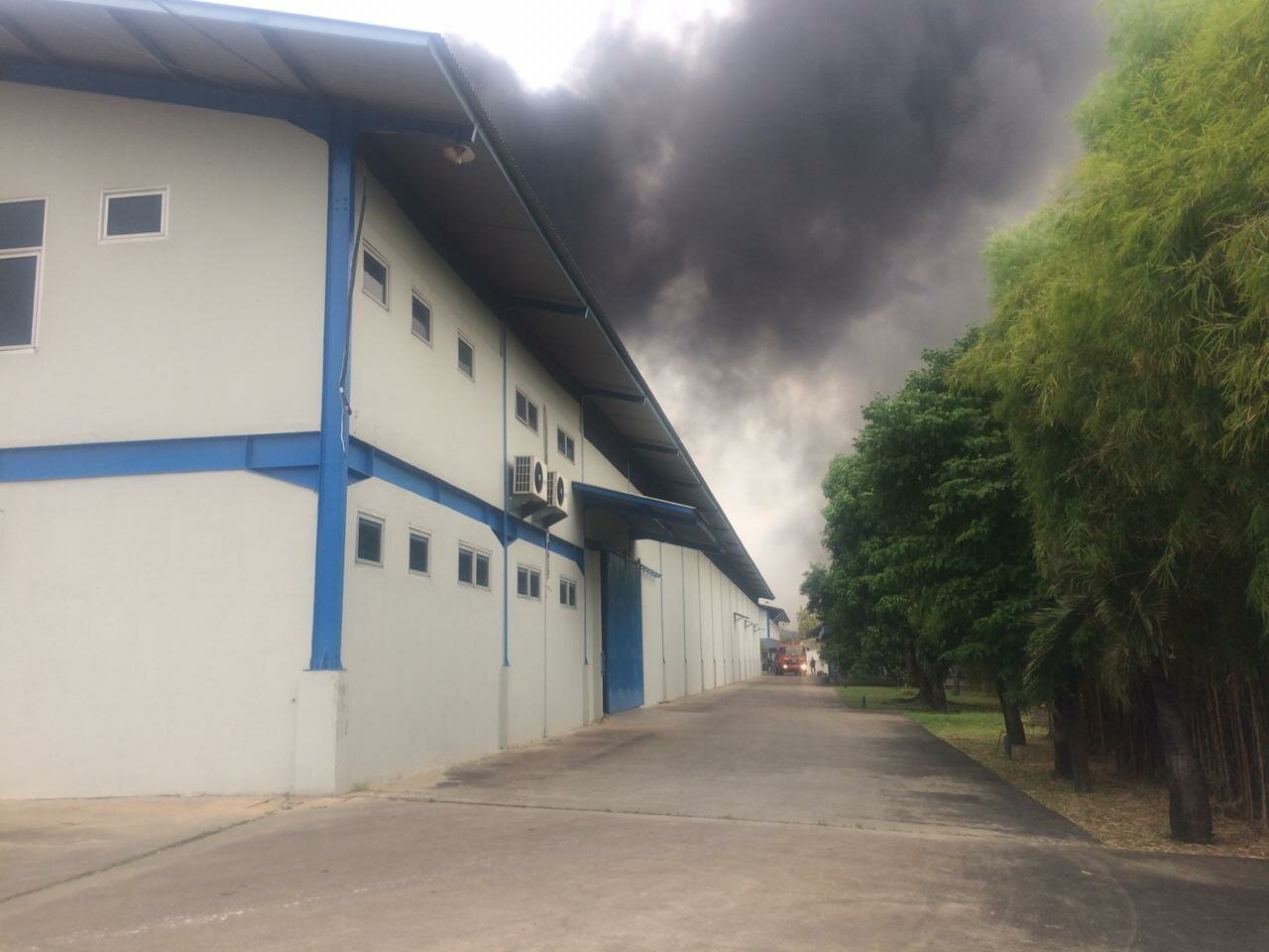  Gedung Pabrik  Percetakan Di Cikarang Barat Terbakar 